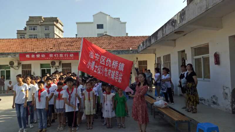 ������У���������վ�������ʵ��������Ļ